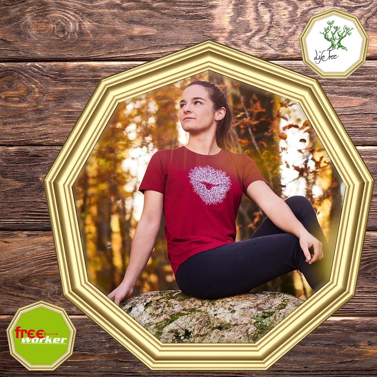 Frau mit rotem Life-Tree T-Shirt in einem goldenen Rahmen.