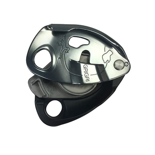 Geöffnete Ansicht des Grigri Klettergeräts von Petzl in dunklem Metall mit sichtbarem Innenmechanismus