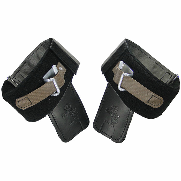 Wrap Pads Steel Buckalloy, zwei schwarze gepolsterte Handgelenkriemen mit grauem Stoff, Metallhaken und schwarzen Lederlaschen mit Logo und Text