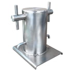LD1 Rigging-System, silberner zylindrischer Metallteil mit zwei seitlichen Griffen und einer Basisplatte