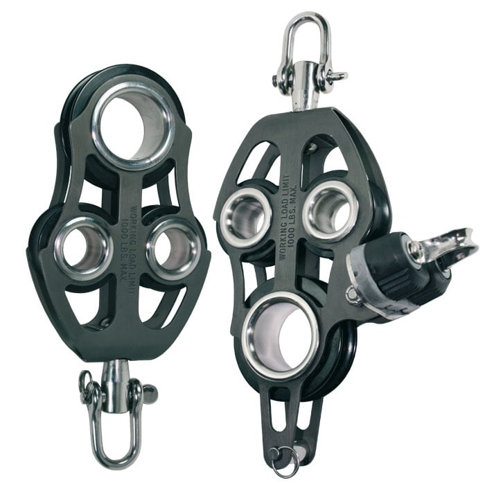 Fiddle-Block Set mit zwei schwarzen Umlenkrollen aus Metall und Kunststoff, eine mit Schnappverschluss, die andere mit Schraubverschluss