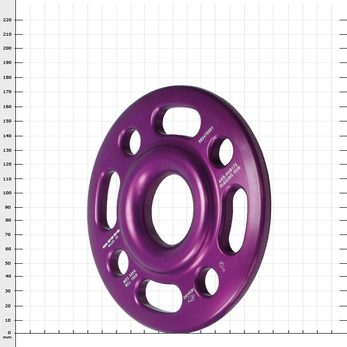 Rigging Hub 175, violette runde Scheibe mit mehreren Löchern und Beschriftungen, leicht schräg fotografiert auf weißem Hintergrund