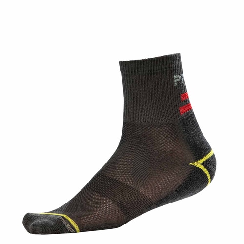 Schwarze Socke mit gelben und roten Streifen, Produktname EcoTec Low sichtbar
