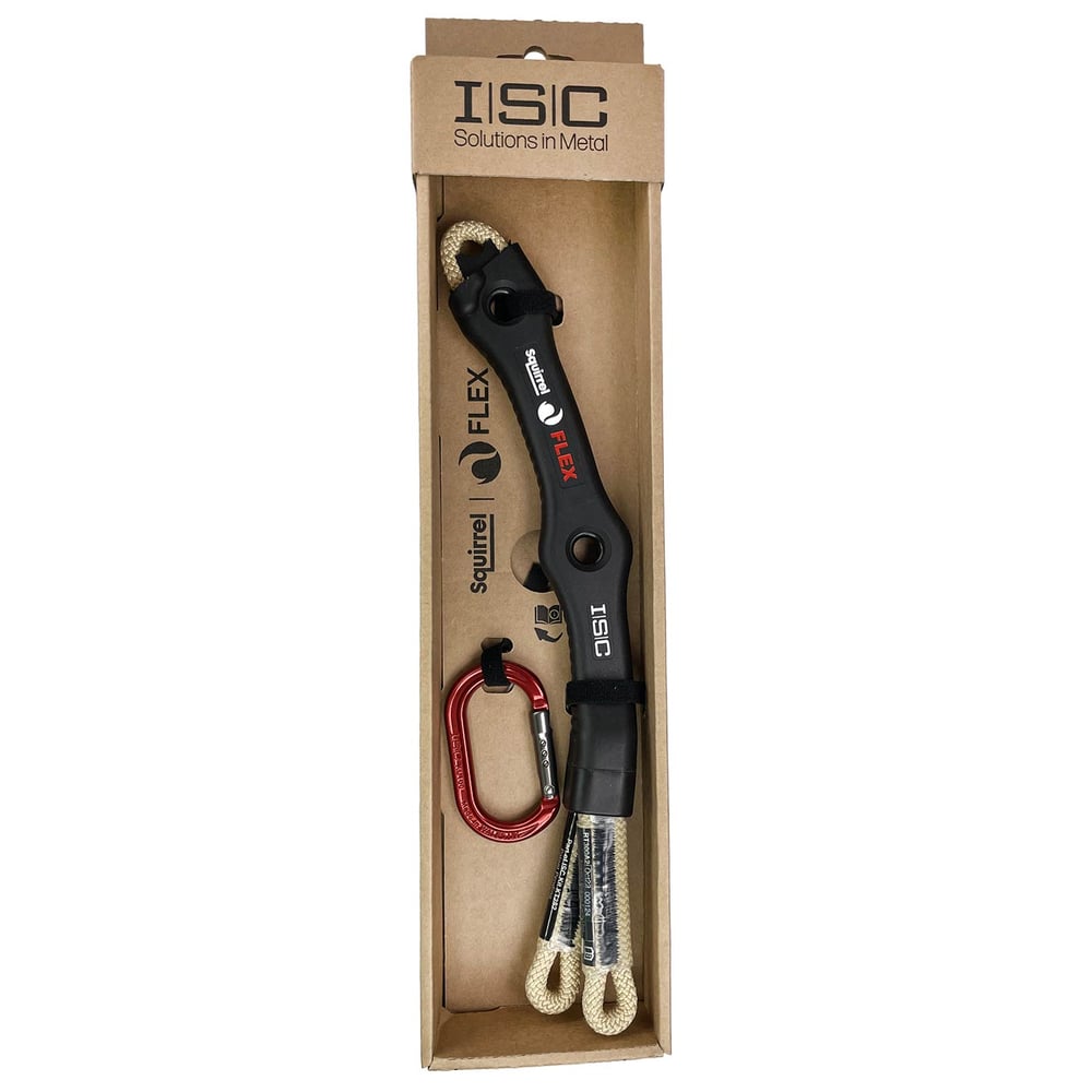 Squirrel Flex Tether von ISIC, verpackt in brauner Kartonverpackung mit rotem Karabinerhaken, schwarzem flexiblen Verbindungsteil und beige-farbenen Schlaufen sichtbar