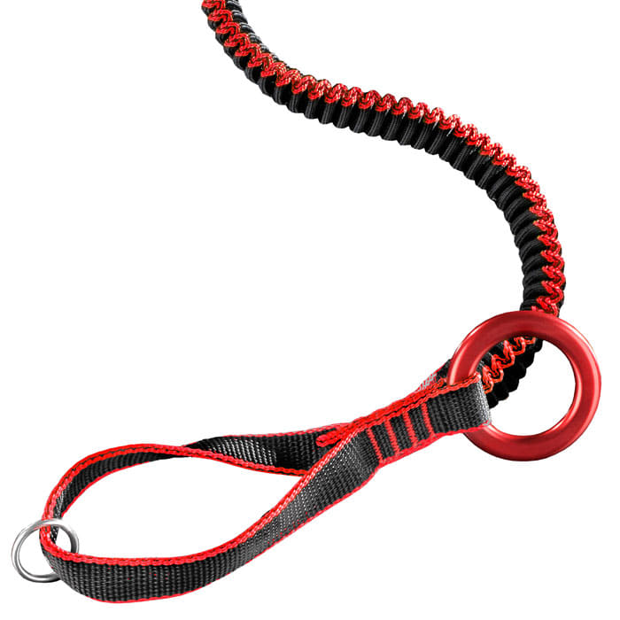 Nahaufnahme des elastischen, schwarz-roten antiSHOCK Tool Lanyard von Teufelberger mit rotem Metallring und schwarzem Band