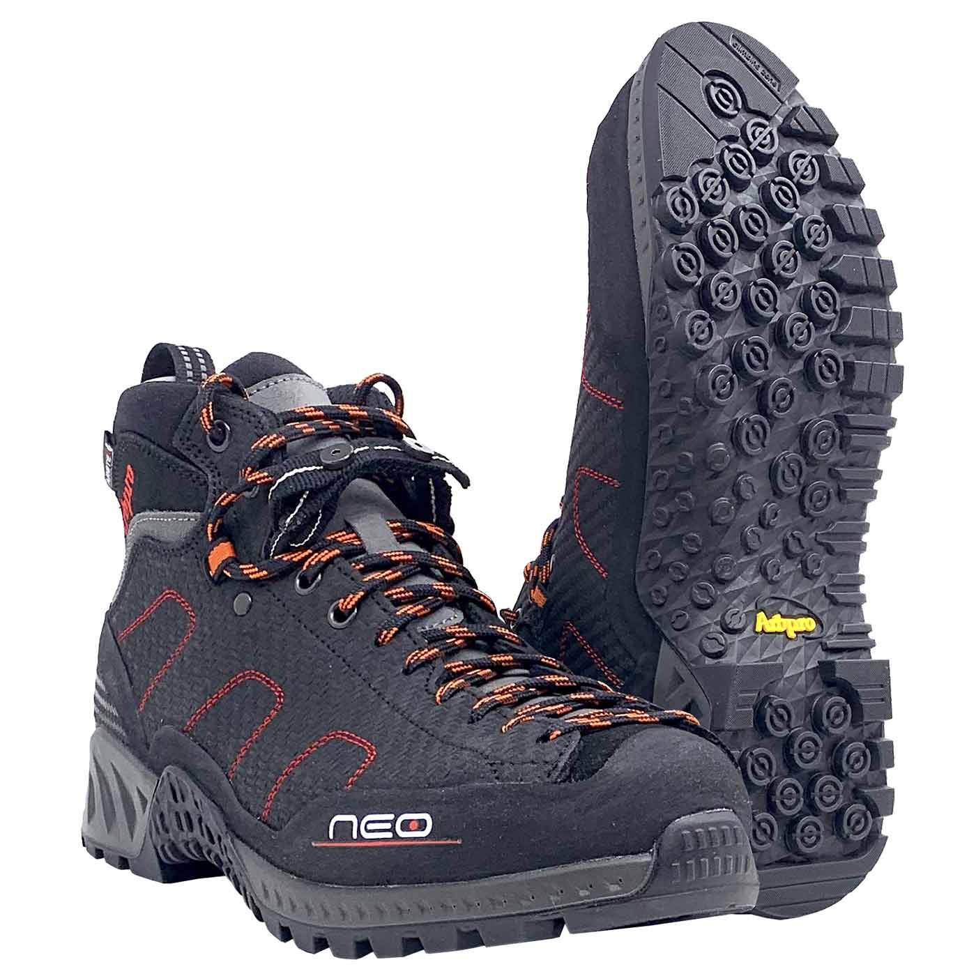 Neo schwarze Schuhe mit orange-schwarzen Schnürsenkeln, roter Naht und Profilsohle mit gelbem Arbpro-Logo, Vorderansicht und Rückansicht