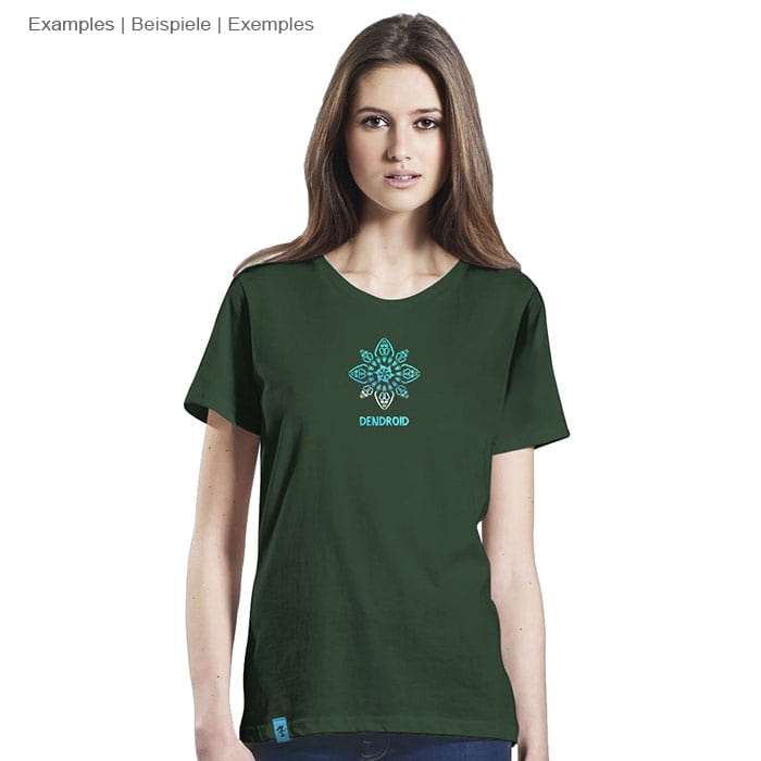 Symmetree T-Shirt dunkelgrün mit blauem symmetrischem Muster und Schriftzug "DENDROID" auf der Vorderseite, getragen von einer Frau