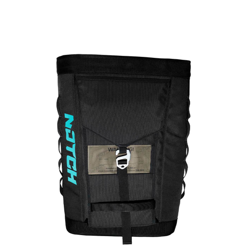 Schwarze Approach Bag mit türkisfarbenem NOTCH-Logo auf der Seite, Frontklappe mit Schnalle und transparentem Warnhinweis