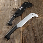 Yoki Machete 270 von Silky mit schwarzem Griff und silberner Klinge, liegend auf Holzuntergrund neben schwarzer Scheide mit Silky-Logo