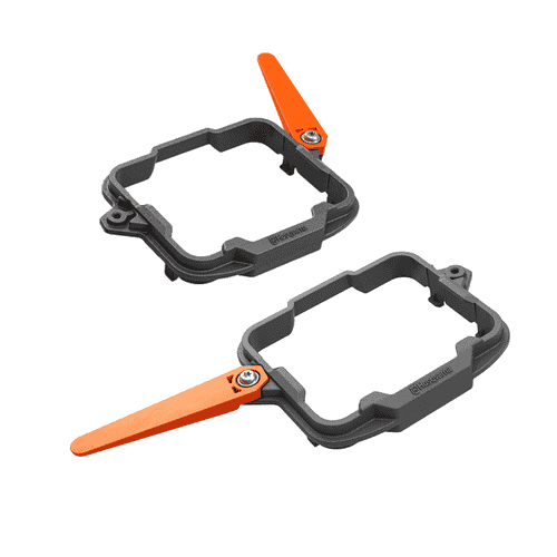 Radreinigungs-Set, zwei graue rechteckige Halterungen mit jeweils einem orangefarbenen Hebel, Hersteller Husqvarna