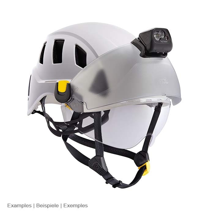 Weißer PETZL Strato Vent Helm mit klarem Gesichtsschutz und montierter Stirnlampe