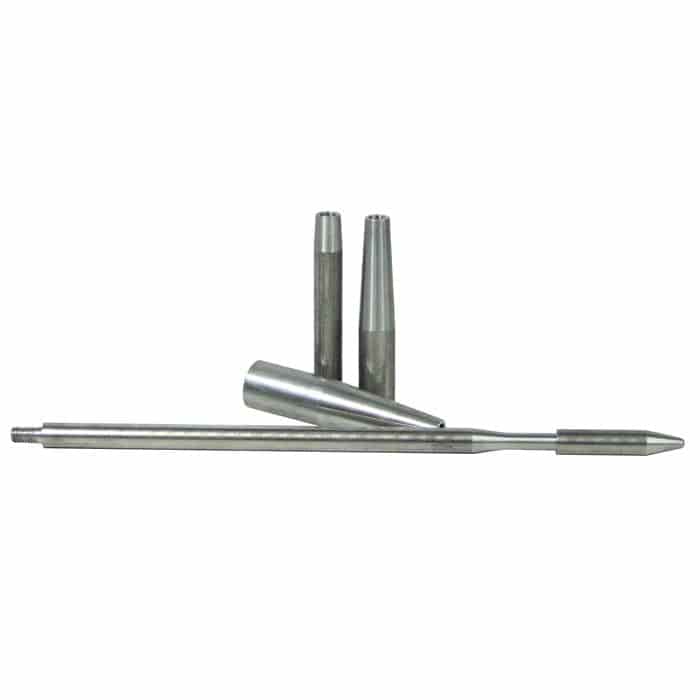 Rope Fid Universal, drei metallische konische Teile und ein langer metallischer Stab mit spitz zulaufendem Ende und Gewinde am anderen Ende