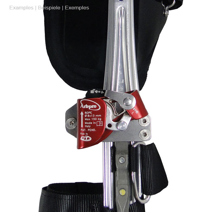 Quickstep Spurs von Arbpro, rotes und silbernes Metallteil mit Aufschrift, an silbernem Gerät mit schwarzem Gurt befestigt