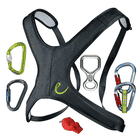 Rescue Agent Kit mit schwarzem Gurtzeug, grünem, grauem und zwei blauen Karabinern, silbernem Metallgerät und rotem Kunststoffpfeifenaufsatz
