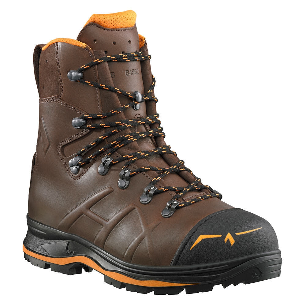 Trekker Mountain 2.0 brauner Bergstiefel mit schwarzer und orangefarbener Sohle, orange-schwarzen Schnürsenkeln und gepolstertem orangefarbenem Innenfutter, Herstellername nicht sichtbar