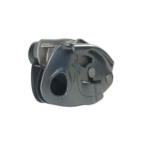 Grigri Klettergerät von Petzl in dunklem Metall mit Gravur eines Kletterers, seitliche Ansicht