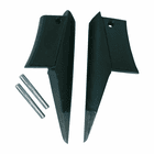 Buckspikes Pin S, zwei schwarze spitze Metallteile und zwei silberne Metallstifte