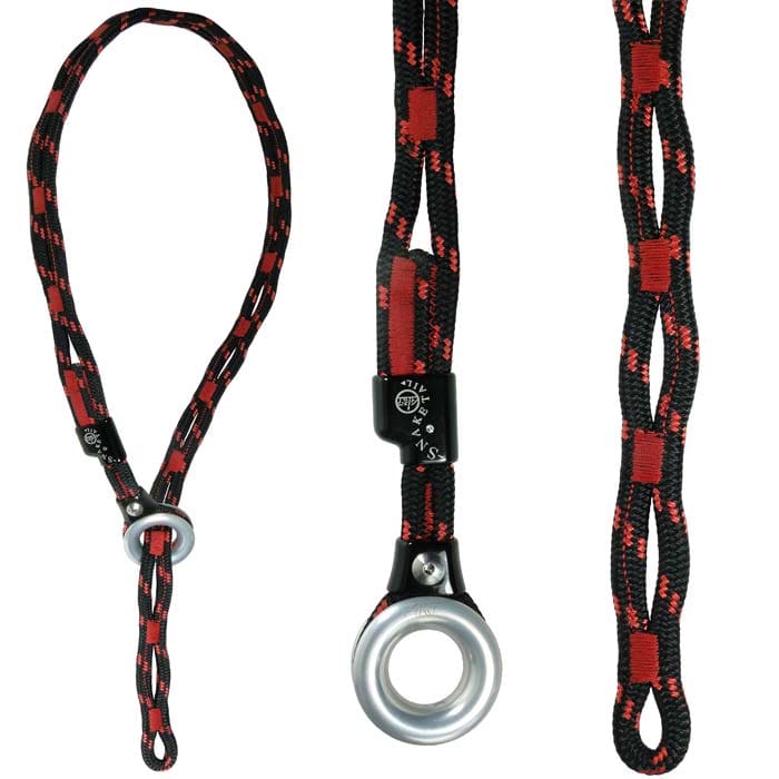 Schwarzes und rotes Seil mit Metallring und Kunststoffelement mit der Aufschrift SnakeTail, in drei Ansichten nebeneinander