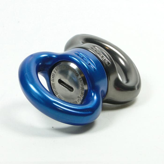 Axis Swivel S, Nahaufnahme des drehbaren Verbindungspunkts mit sichtbarem Metallzylinder, blau und schwarz, auf weißem Hintergrund liegend