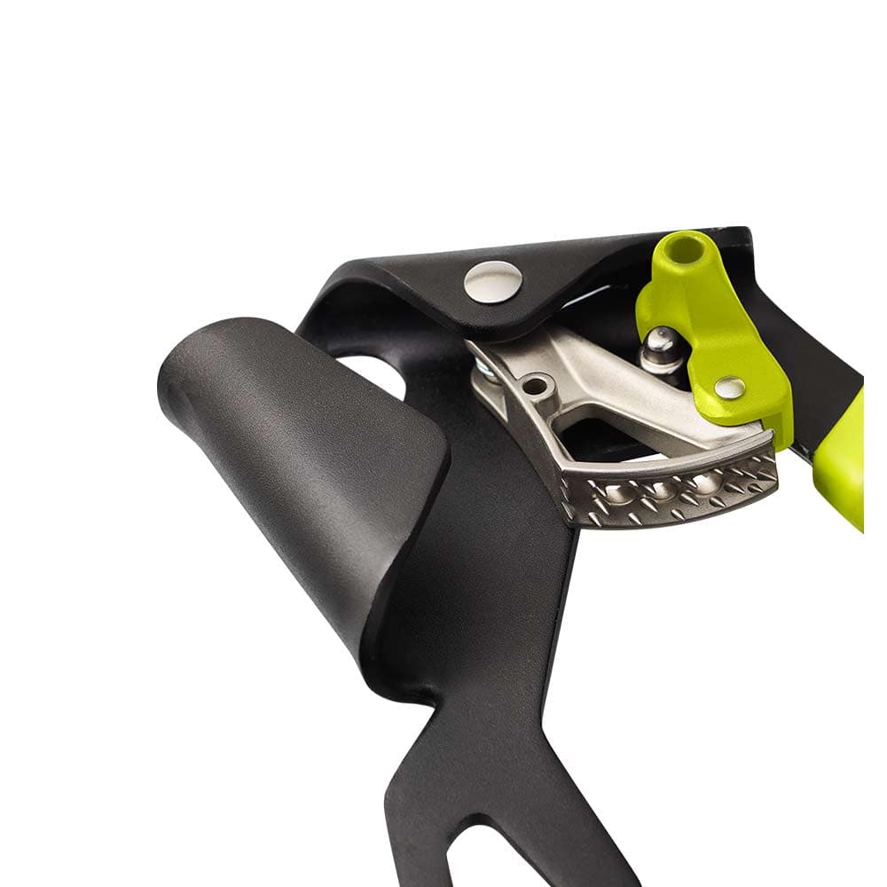Hand Cruiser R Nahaufnahme des schwarzen und grünen Griffs mit sichtbarer Metallmechanik und Schutzabdeckung
