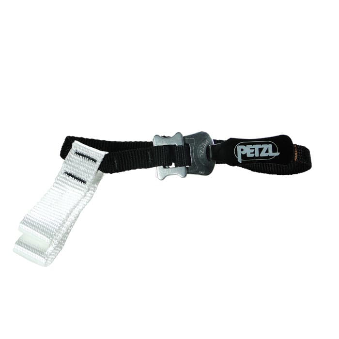 Pantin Strap R von Petzl, ein schwarzer und weißer Gurt mit einer Metallöse und einem schwarzen Kunststoffteil mit dem weißen Petzl-Logo