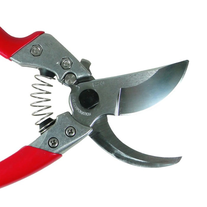 ARS Profi VS-9XZ Gartenschere mit roten Griffen und geöffneter Klinge, sichtbare Federmechanik und Schrauben am Metallkörper