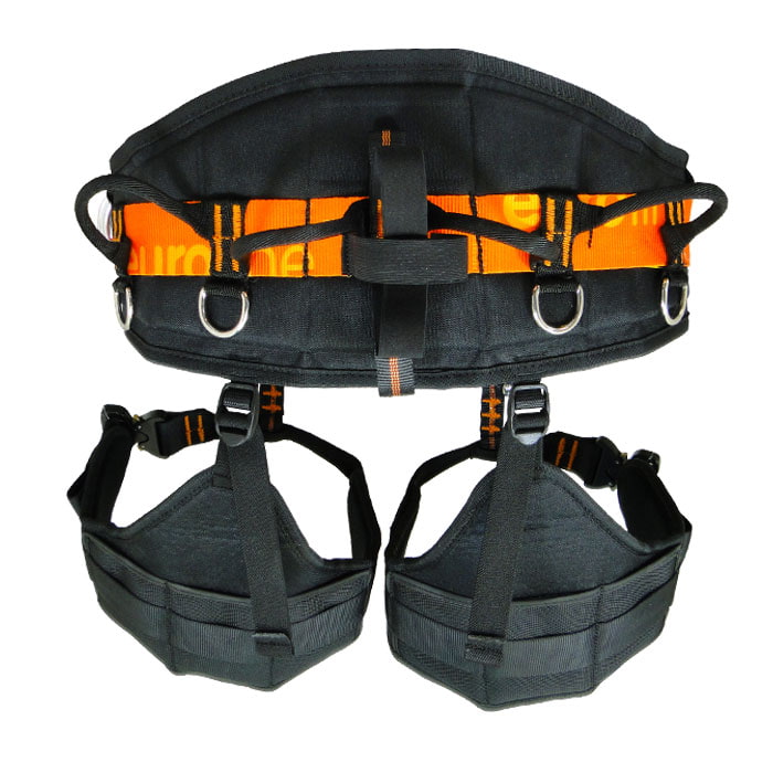 Klettergurt Tree Austria 3.2 von hinten mit schwarzem und orangefarbenem Gurtband, mehreren Metallringen und gepolsterten Bein- und Hüftschlaufen