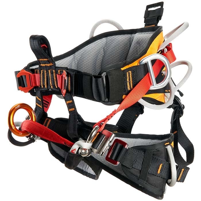 Klettergurt Tree Access 3.1 in Schwarz, Grau, Rot und Orange mit mehreren Metallringen und Schnallen, Herstellerlogo oben rechts
