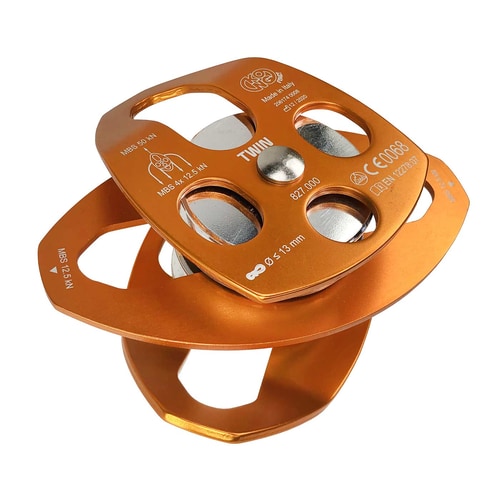 Extra Double KONG Italien Seilrolle in Orange mit zwei Rollen, leicht schräg von oben fotografiert