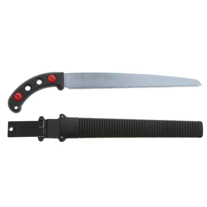 Gomtaro 300-13 Säge mit schwarzem Griff und rotem Akzent, dazu schwarze Kunststoffscheide mit Riffelung