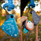 Rock Exotica Omni DownRigger in Blau, geöffnet, mit orangefarbenem Seil, eine Hand hält das Seil, Hersteller Rock Exotica, Typ DownRigger