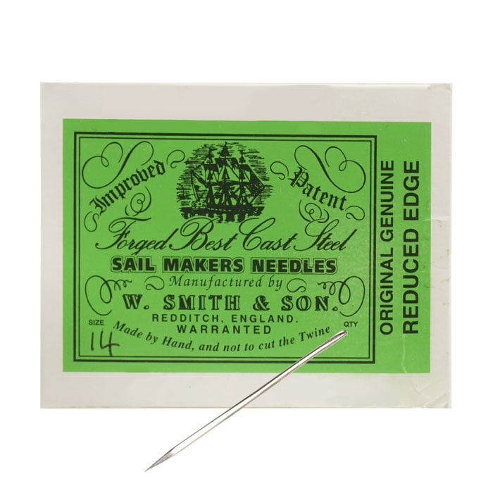 Takelnadel mit grünem Etikett, Hersteller W. Smith & Son, Größe 14, Schriftzug "Forged Best Cast Steel Sail Makers Needles", "Original Genuine Reduced Edge" sichtbar