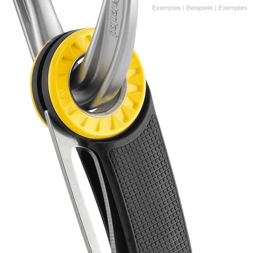 Nahaufnahme des Petzl Spatha Klappmessers mit schwarzem Griff, gelbem Ring und zwei Metallteilen, die durch den Ring geführt sind