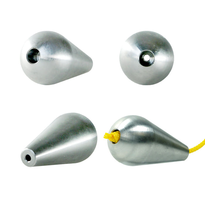 Quick-Kit Pear, vier tropfenförmige Metallspitzen mit glatter silberner Oberfläche, eine mit gelbem Seil durchgezogen, verschiedene Blickwinkel sichtbar