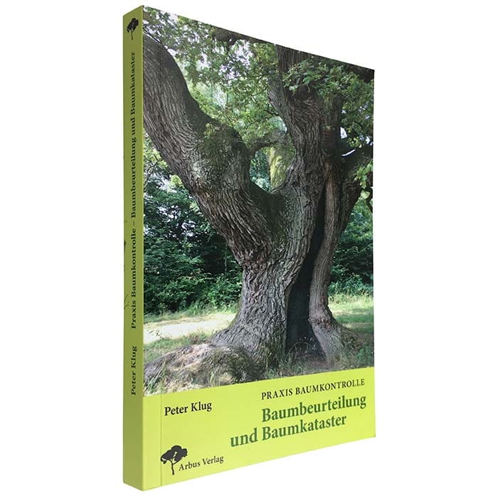 Baumbeurteilung und Baumkataster von Peter Klug, Buchrücken und Frontansicht mit altem Baumstamm, Arbus Verlag