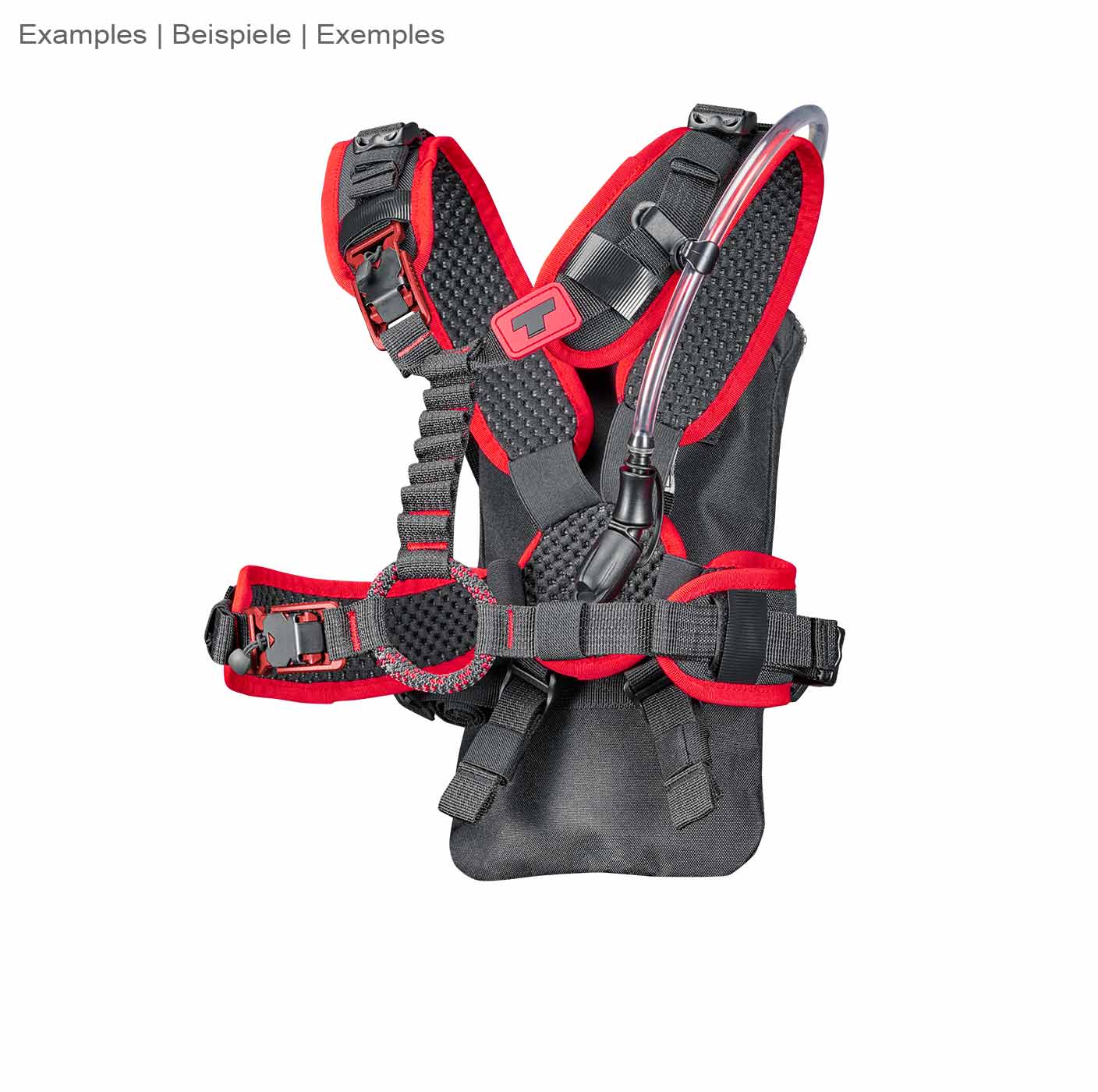 upMOTION SRT, schwarzer und roter Klettergurt mit Trinkschlauch und Trinkblase auf weißem Hintergrund