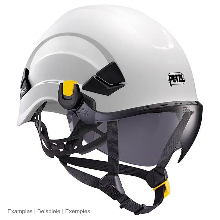 Weißer Petzl Vertex Helm mit grauem Vizir Shadow und gelben Clips, schwarzem Kinnriemen und Befestigungselementen