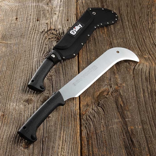 Yoki Machete 270 von Silky mit schwarzem Griff und silberner Klinge, liegend auf Holzuntergrund neben schwarzer Scheide mit Silky-Logo