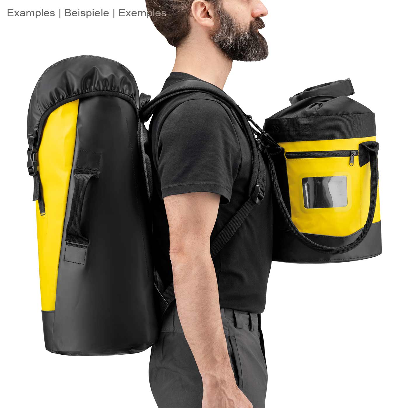 Mann trägt den Petzl Transport 30 Rucksack auf dem Rücken, der Rucksack ist schwarz und gelb und hat gepolsterte Träger und seitliche Griffe