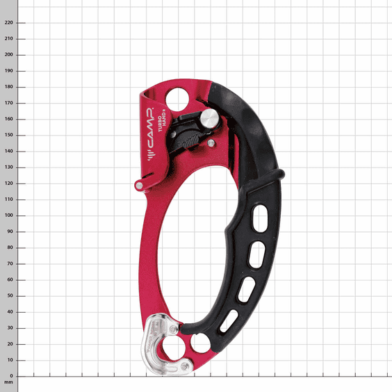 Rotes und schwarzes CAMP Turbohand Pro R Sicherungsgerät mit Metallverschluss und Grifföffnung vor weißem Hintergrund