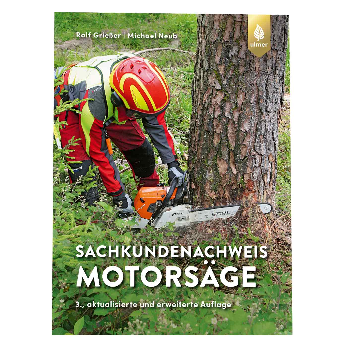 Sachkundenachweis Motorsäge Buchcover mit einer Person in Schutzkleidung und Helm, die eine Stihl Motorsäge an einem Baumstamm hält, Hersteller Ulmer