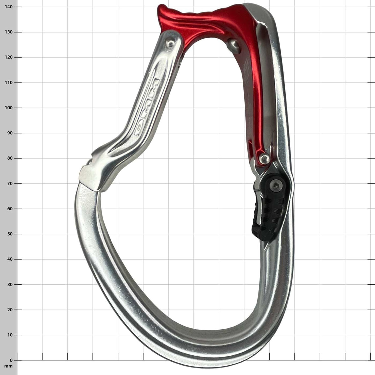 Mega Vault Karabiner in Silber und Rot mit schwarzem Verschlussmechanismus, Produktname und Hersteller auf dem Karabiner sichtbar