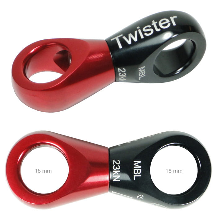 Zwei Twister Karabinerhaken, einer schräg und einer von oben, rot und schwarz mit weißer Aufschrift "Twister" und den Maßen 18 mm