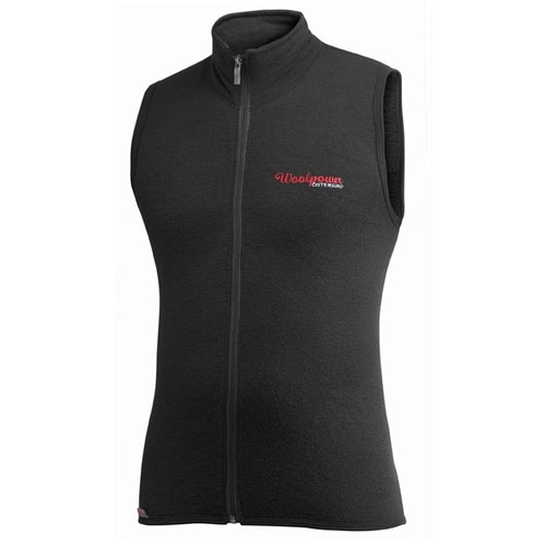 Vest 400, schwarze ärmellose Weste mit Reißverschluss und rotem Woolpower Östersund Logo auf der Brust