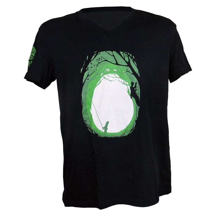 Inside Me schwarzes T-Shirt mit grünem und weißem Wald- und Klettermotiv, V-Ausschnitt, freistehend fotografiert
