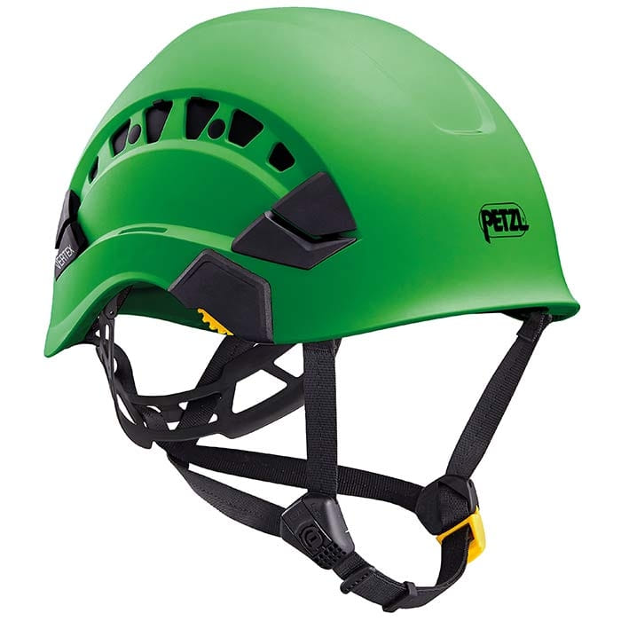 Grüner Petzl Vertex Vent Peltor Helm mit schwarzem Kinnriemen