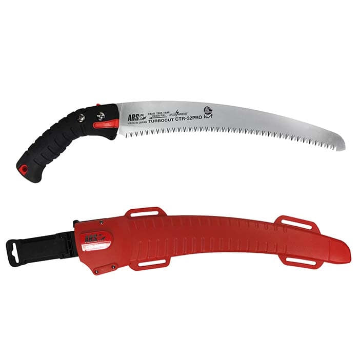 Säge CTR-32 Pro mit schwarzem Griff und roter Schutzscheide von ARS, mit gezahntem, gebogenem Blatt und Beschriftung