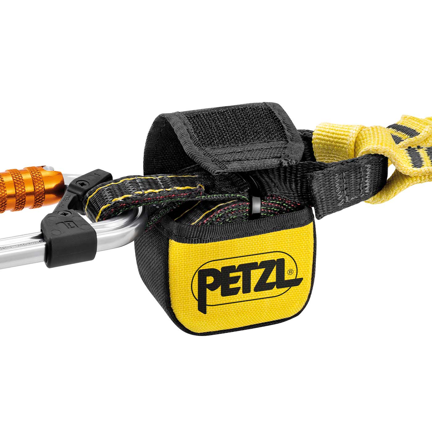 Detailaufnahme eines gelb-schwarzen Polsters mit dem Petzl-Logo, befestigt an einem Teil des Absorbica-Y MGO von Petzl mit gelben und schwarzen Gurten