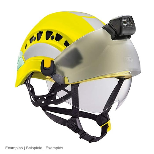 Petzl Vertex Vent Hi-Viz Helm in Gelb mit schwarzem Visier und Lampe, schwarzen Gurten und reflektierenden weißen Aufklebern