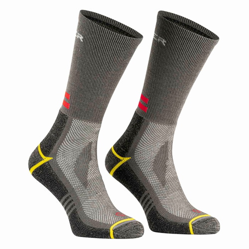 Outdoor EcoDry graue Sportsocken mit gelben und roten Akzenten, Paaransicht von der Seite.